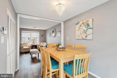 32 SCHOONER COURT