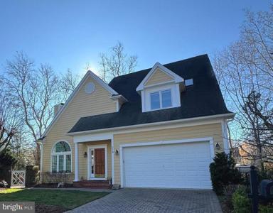 219 SPRING RACE COURT