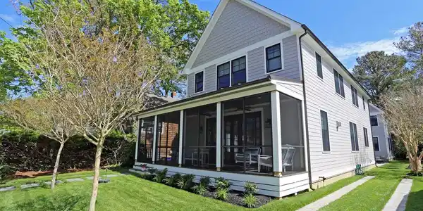 200 LAUREL STREET