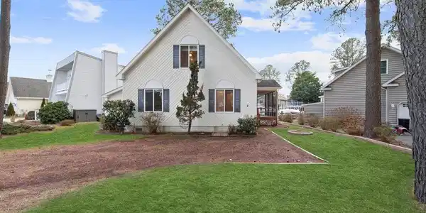 2 WATERS EDGE COURT