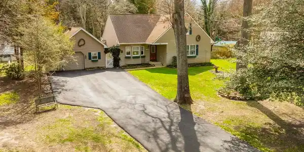 19 LOMURNO LANE