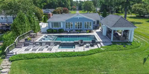 914 BAYSIDE DRIVE