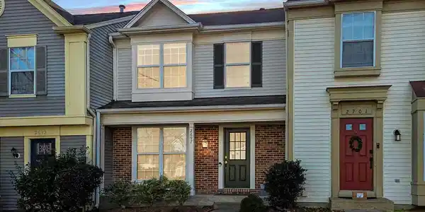 2697 MCGUFFEYS COURT