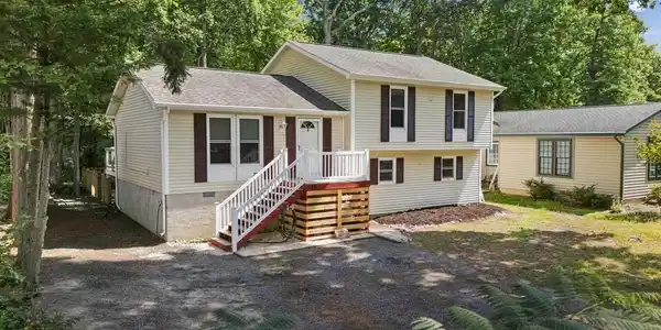 25 ROYAL OAKS DRIVE