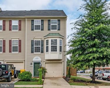 808 CROGGAN CRESCENT