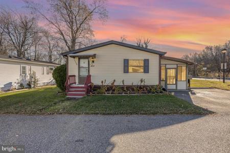 801 LESWOOD COURT