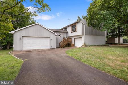 272 ROLLING AVENUE