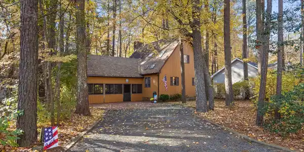 80 CRESTHAVEN DRIVE
