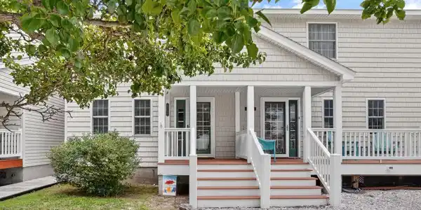 6484 COACHS LANE