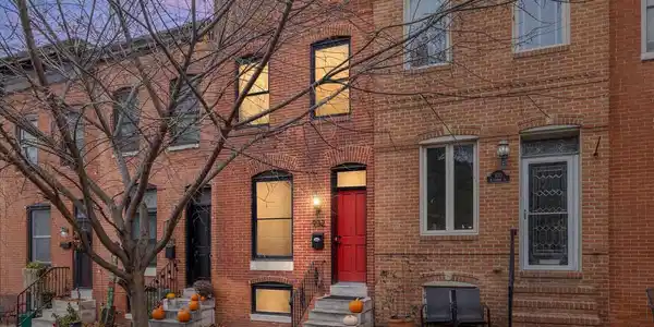 932 CLINTON STREET