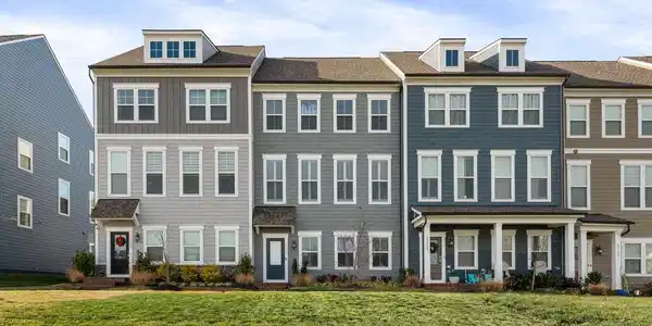 1706 AUTUMN MAPLE LEAF DRIVE