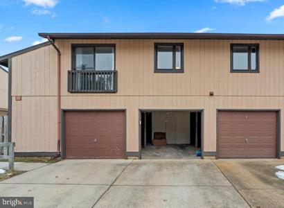 560 GLEN COURT