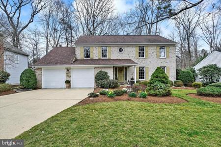 327 LAZYWOOD COURT