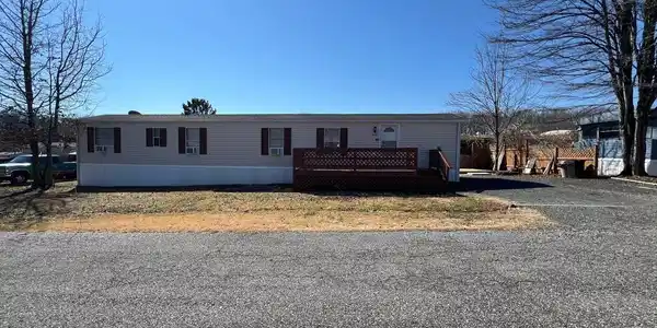 608 CROSSGATE DRIVE