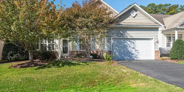 8 LONG POINT COURT