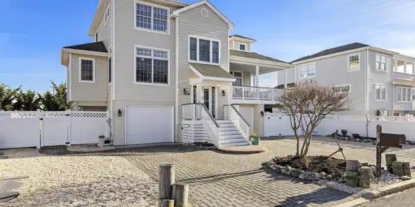 9315 SUSAN LANE