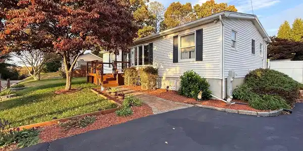 1505 MANDEVILLE LANE