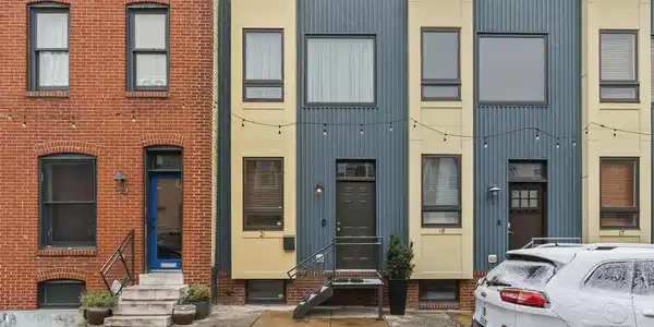 21 DECKER AVENUE