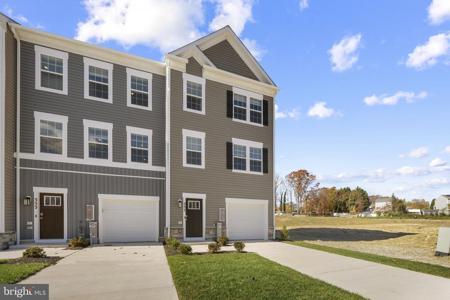 401 HALYARD COURT