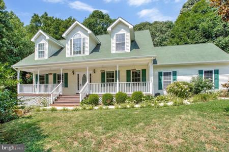 8625 THORNBERRY COURT