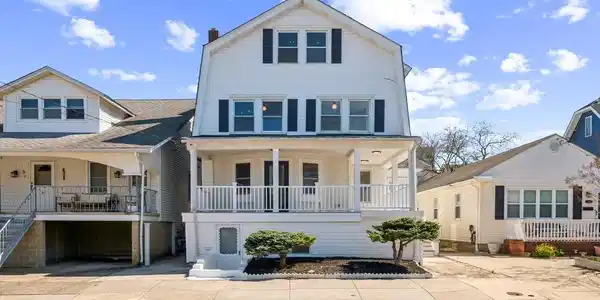 3 SURREY AVENUE