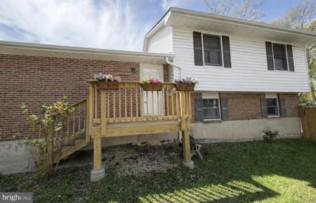 8121 ELIZABETH ROAD