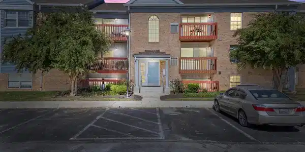 8 CLOVERWOOD COURT