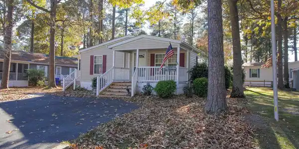33494 LAKESHORE CIRCLE