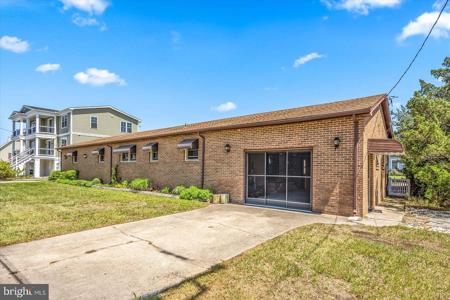 30 BAYSIDE DRIVE