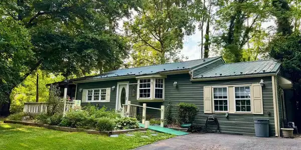 23 BAYSIDE DRIVE