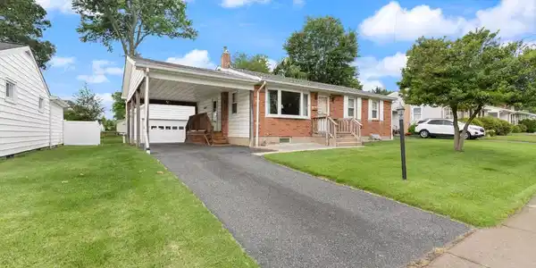 116 ANDERSON AVENUE