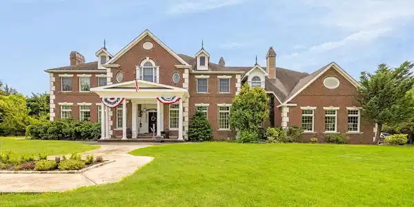 15 EAGLES WAY