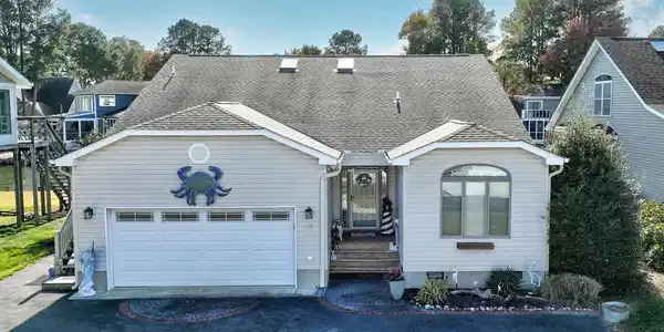 10 WATERS EDGE COURT