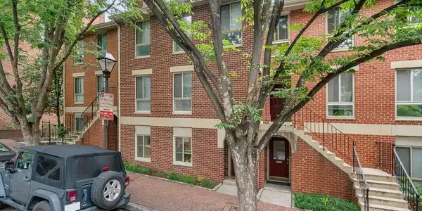 8 LEE STREET