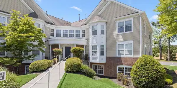 102 BAYLAND DRIVE