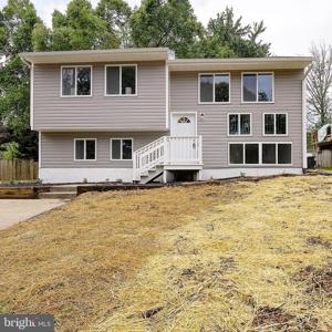 1262 GREEN HOLLY DRIVE