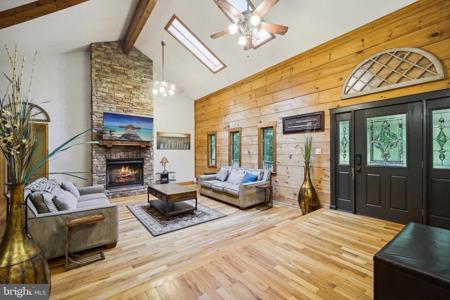 8535 ACOUSTIC LANE