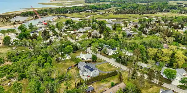 Image 3: 1-10-seasonswapdrone10