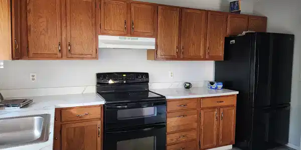 Image 4: kitchen