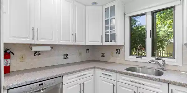 Image 3: 251 acapesket rd - 014