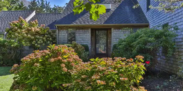 25 Twin Rocks Drive