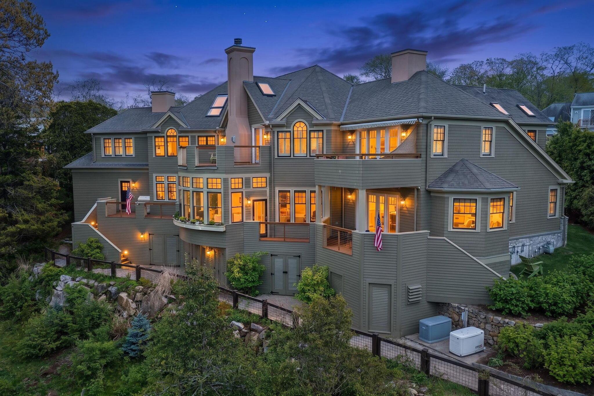 Image 2: Twilight Rear Exterior