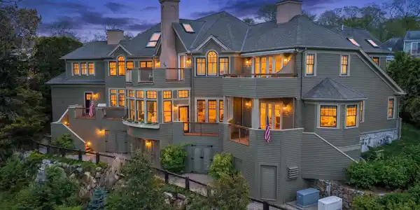 Image 2: Twilight Rear Exterior