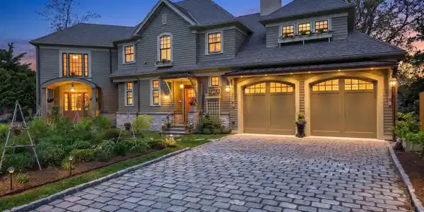 Image 4: Twilight Front Exterior
