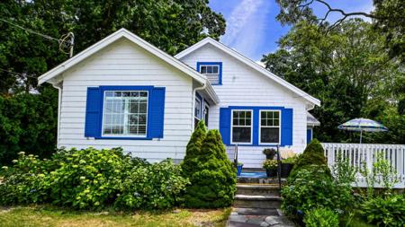 5 Hamlin Avenue