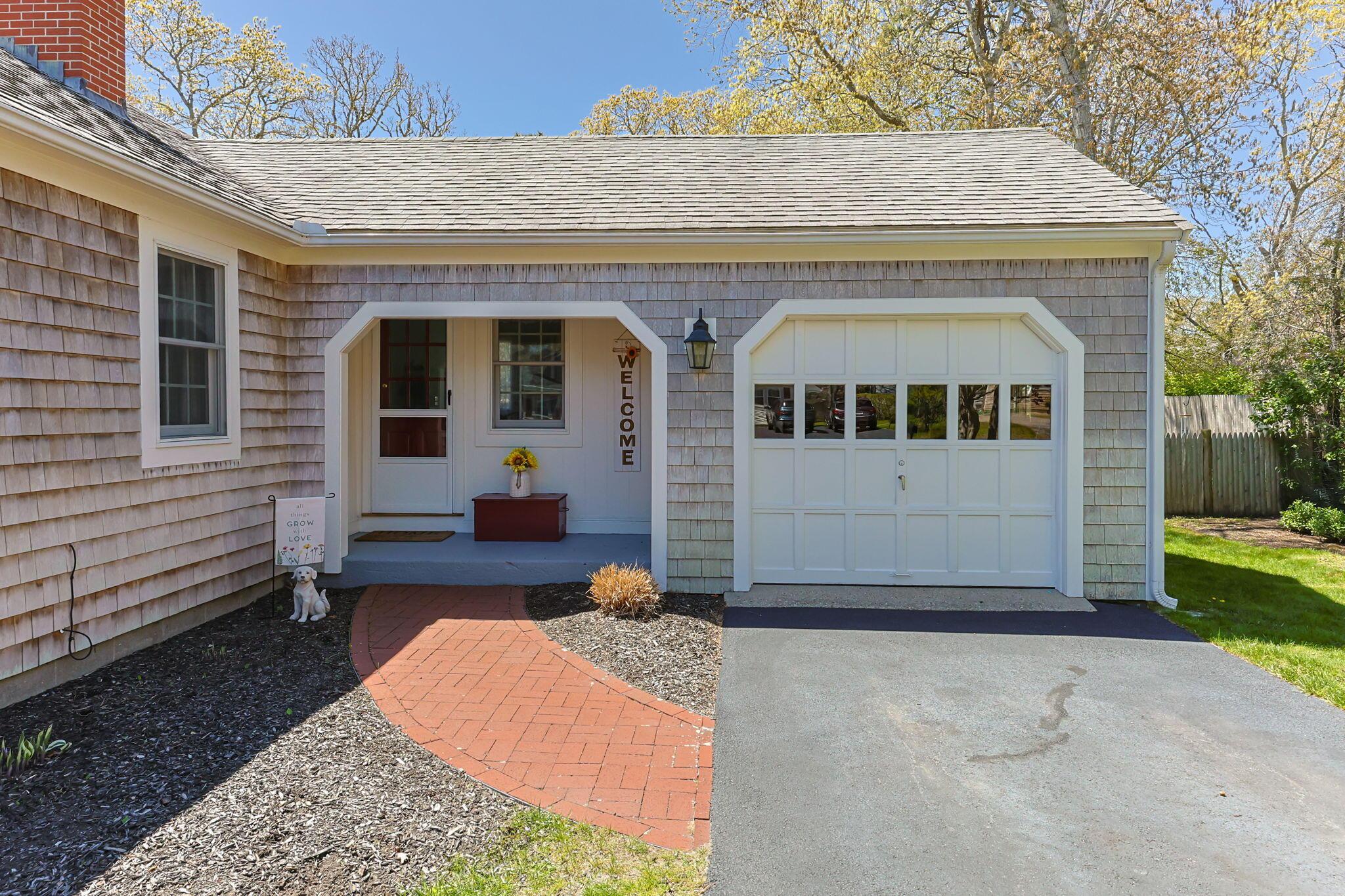Image 2: 8-web-or-mls-55-scholl-ave