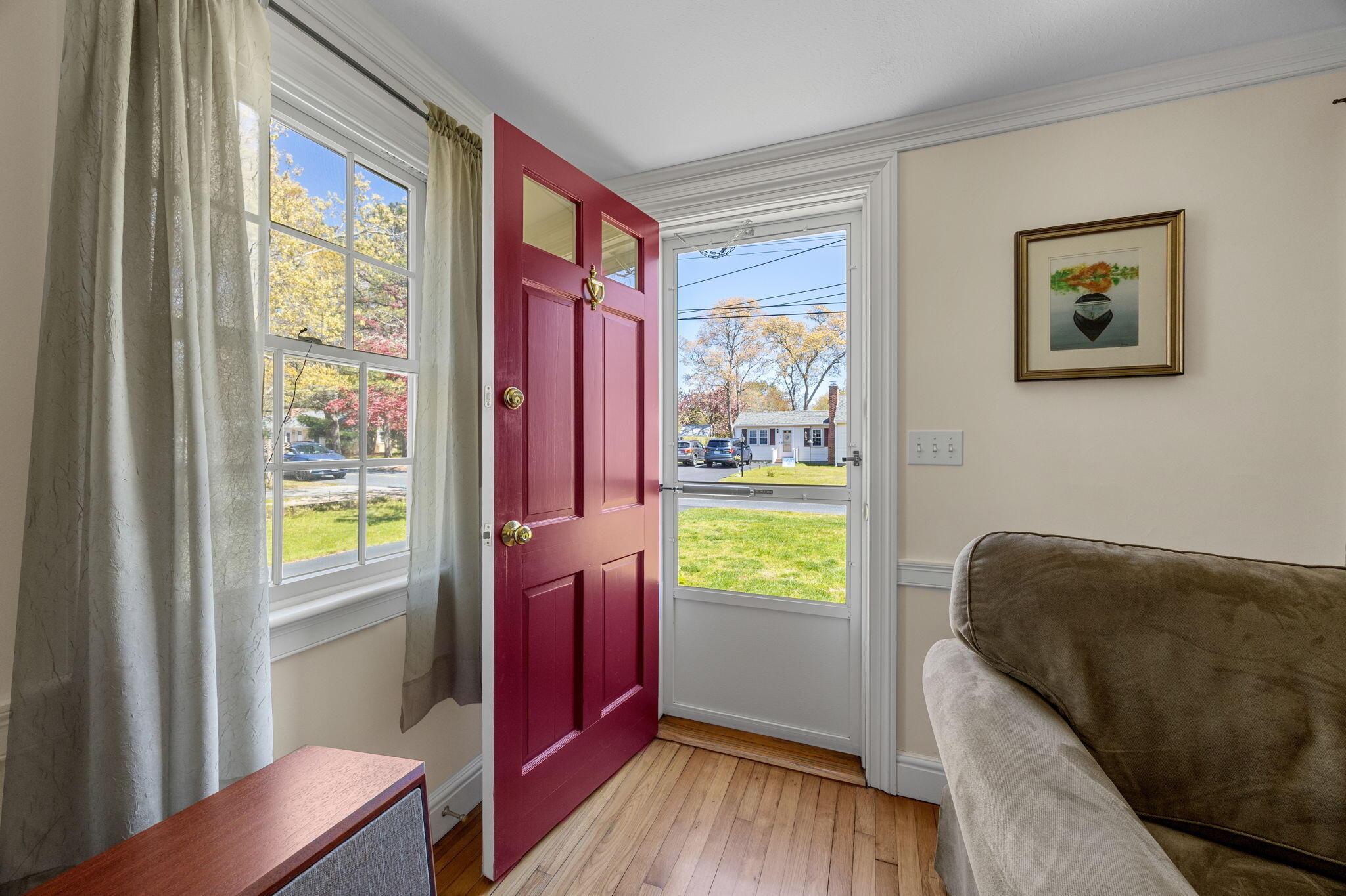 Image 4: 10-web-or-mls-55-scholl-ave