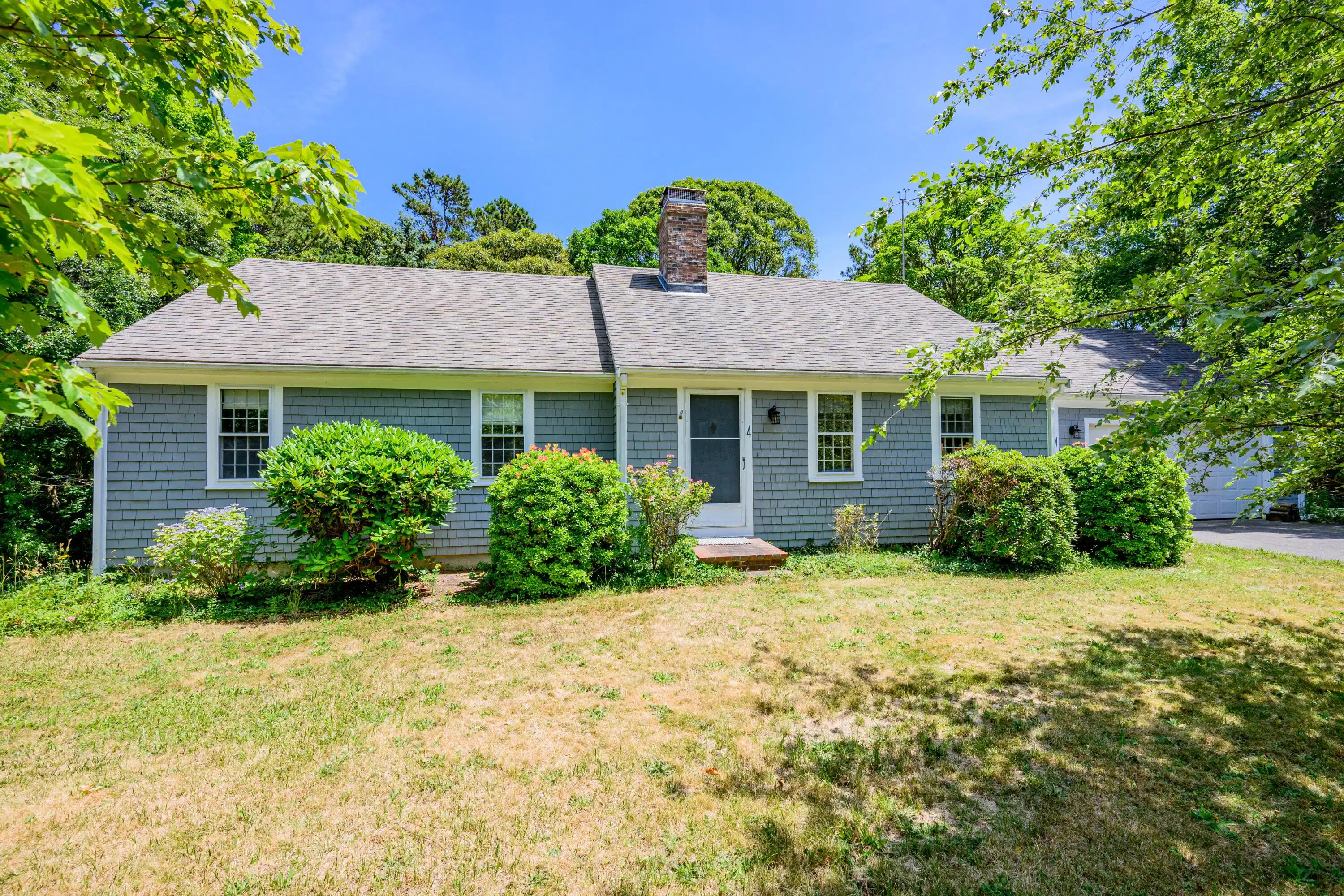 Image 1: 4 Baywood Front