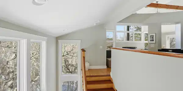 Image 3: To upper level