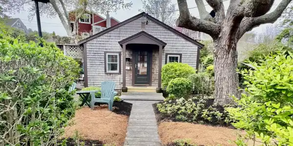 23 Cottage Street